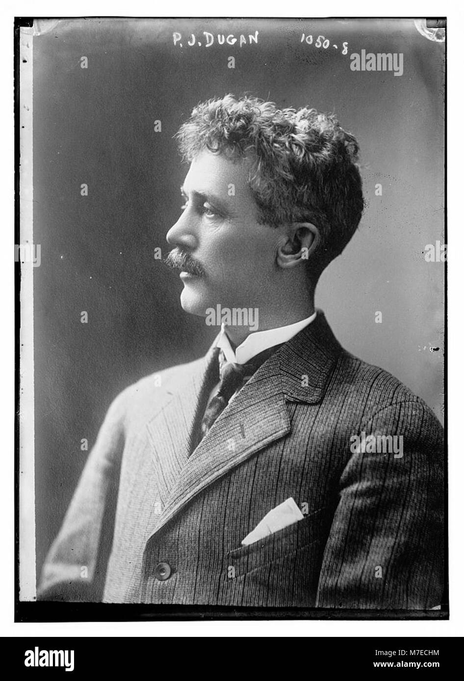 P.J. Dugan, una figura notevole dell'inizio del XX secolo, è raffigurato in questo ritratto, riflettendo il suo ruolo e la sua influenza durante quel periodo di tempo. Foto Stock