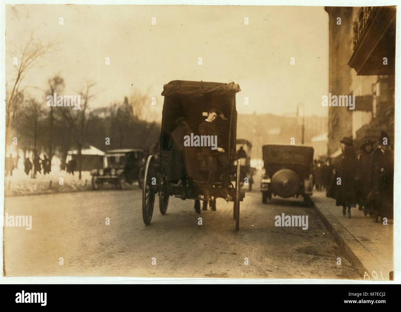 P.M. I ragazzi di consegna su Tremont Street, 'ottenere un sollevatore.' nclc LOC.03991 Foto Stock