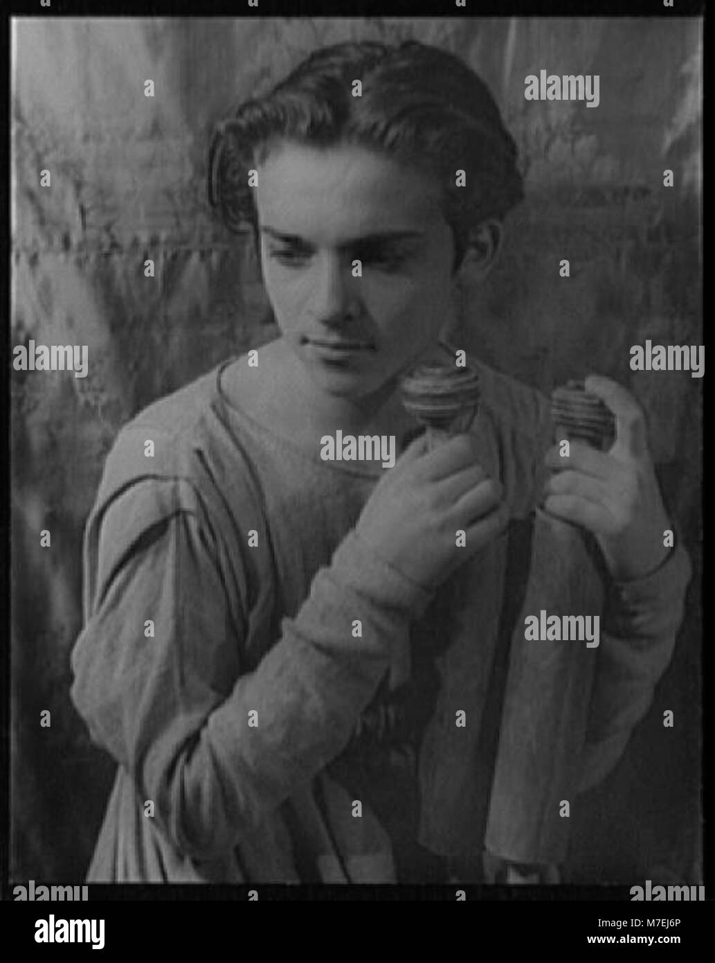 Un ritratto di Sidney Lumet, un influente regista cinematografico, scattato durante la produzione del suo film "viaggio a Gerusalemme". L'immagine cattura il suo personaggio e il suo personaggio, offrendo uno sguardo sulla vita di un regista di spicco. Foto Stock