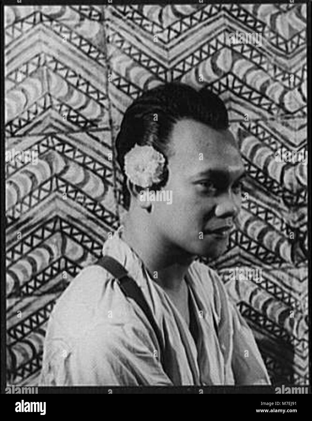 Questo è un ritratto di Vincent Obedencia, catturato in un ambiente formale. L'immagine presenta una dettagliata somiglianza di Obedencia, che era noto per i suoi contributi al suo campo o alla sua comunità. Foto Stock