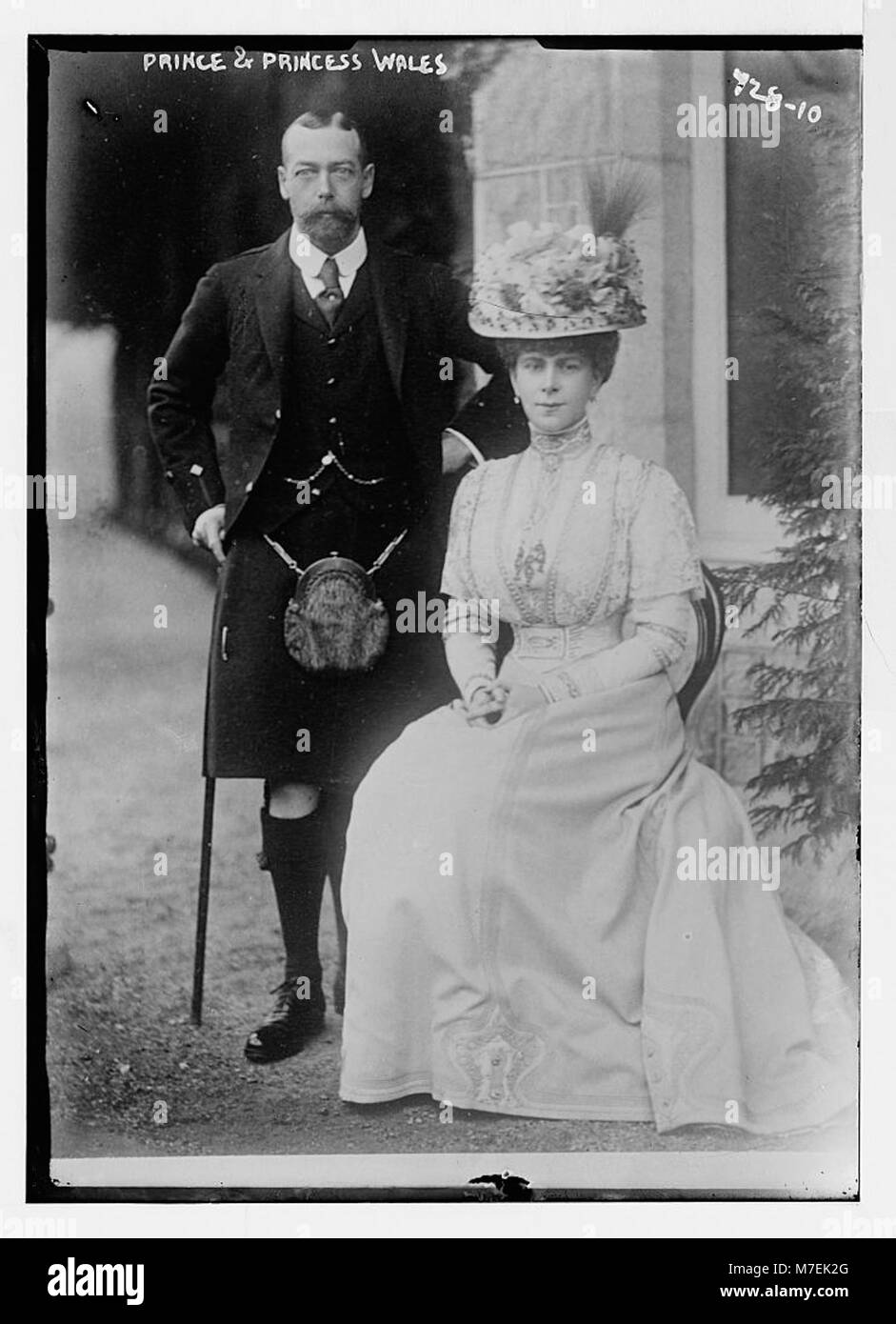 Una fotografia del Principe e della Principessa del Galles, che cattura la loro somiglianza in un contesto formale e cerimoniale. Foto Stock