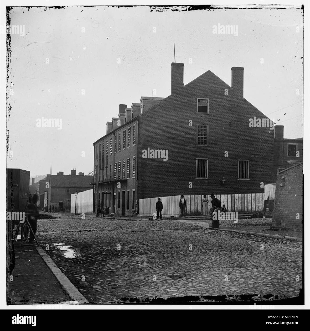 Una fotografia storica di Castle Thunder a Richmond, Virginia, originariamente un deposito di tabacco convertito in una struttura per ospitare prigionieri politici durante la guerra civile. Foto Stock