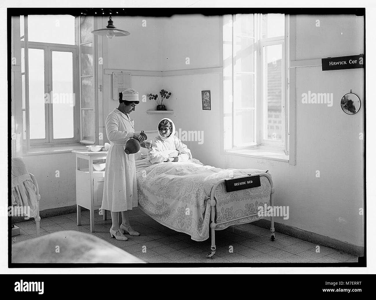 L'ospedale missionario scozzese di Tiberiade, situato vicino al Mare di Galilea, è raffigurato in questa immagine. Mostra i letti d'ospedale, indicando il ruolo della missione nel fornire assistenza medica alla popolazione locale. Foto Stock