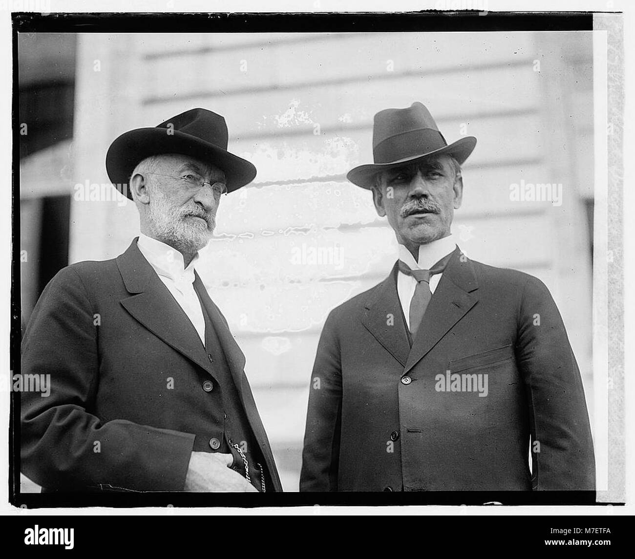 Una fotografia che mostra il senatore Reed Smoot e Heber J. Grant, presidente della Chiesa mormone, evidenziando i loro ruoli nella vita religiosa e politica. Foto Stock