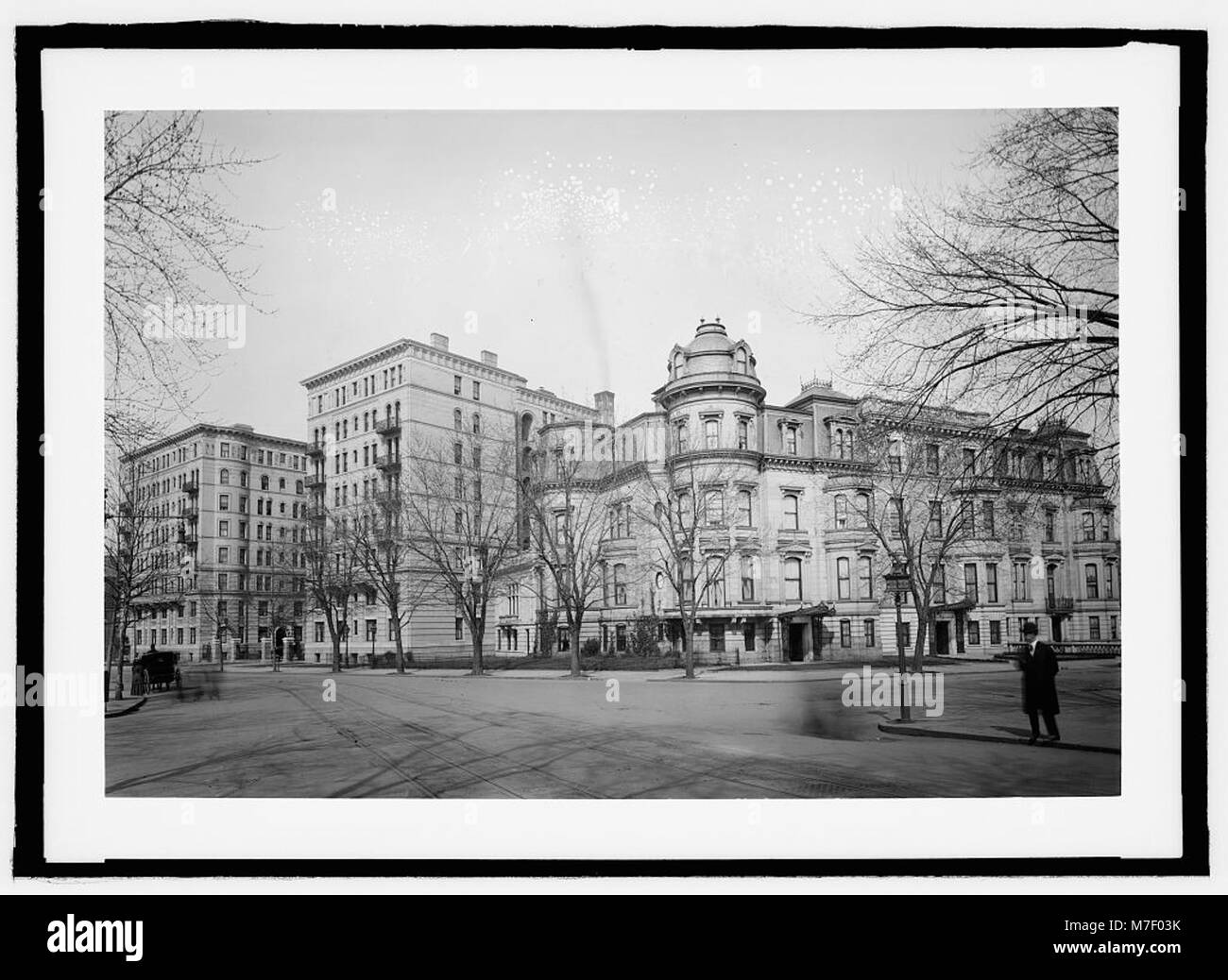 Stonleigh Court Apartments, sinistra, 1013-1033 Connecticut Avenue, N.W., e pastore Row, diritto, K Street, Washington D.C. LCCN2016820614 Foto Stock