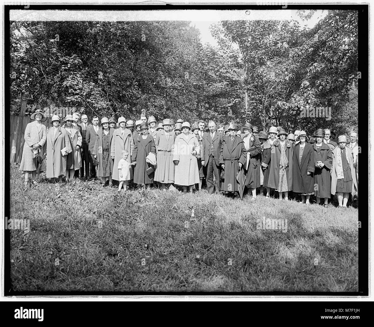 Un'immagine storica di Takoma News a Rockville, Maryland, che probabilmente mostra un centro di notizie locale o un ufficio di pubblicazione durante l'inizio del XX secolo. Foto Stock