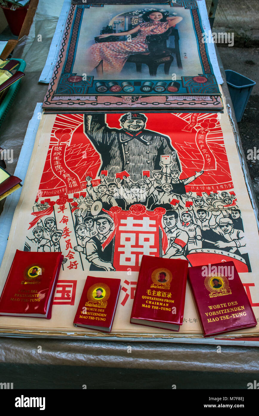 Poster di Mao e Mao Little Red Book, Cat Street Market, Hong Kong Foto Stock