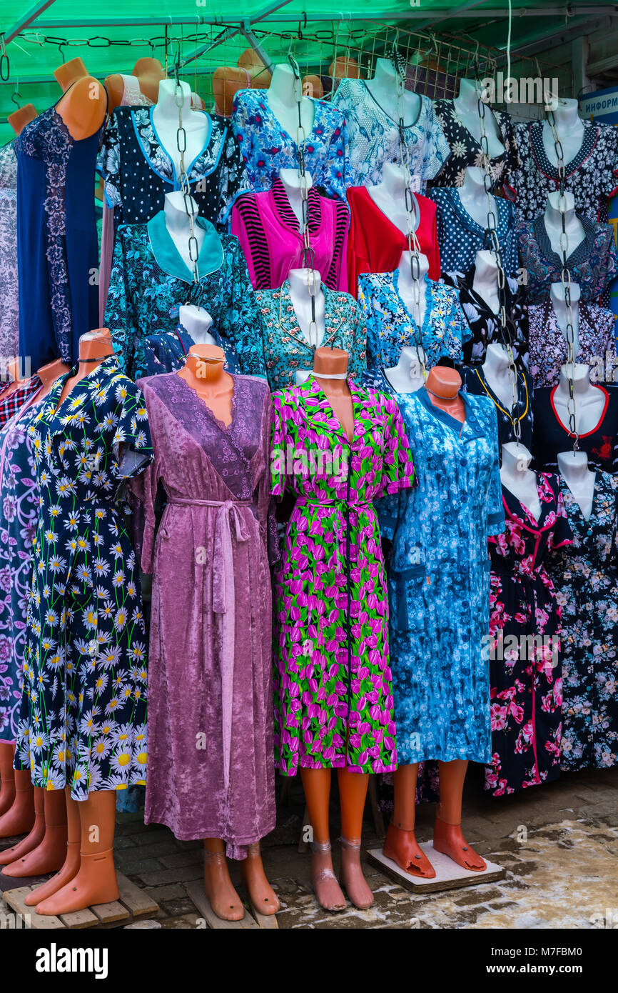 Donna camici home in manichini sul mercato Foto Stock