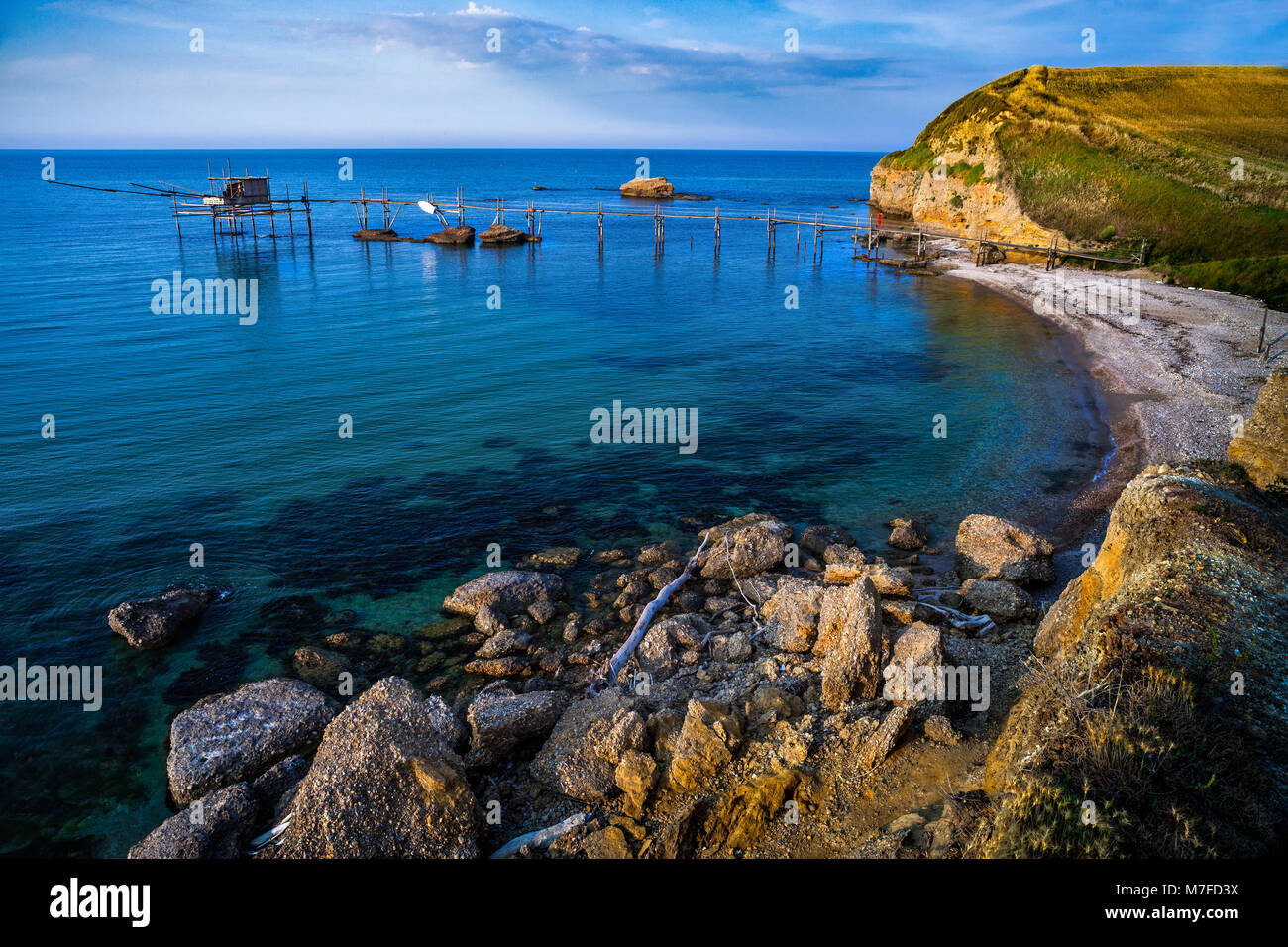Capannone per la pesca a Punta Adersci, dell'Adriatico. Abruzzo Foto Stock