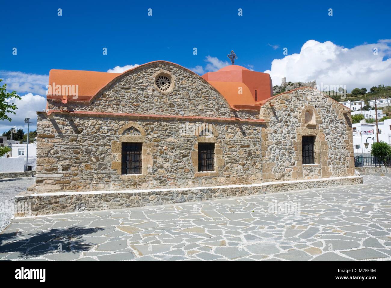 Superba chiesa bizantina della Dormizione della Vergine nel piccolo villaggio Asklipio, l' Isola di Rodi, Grecia Foto Stock