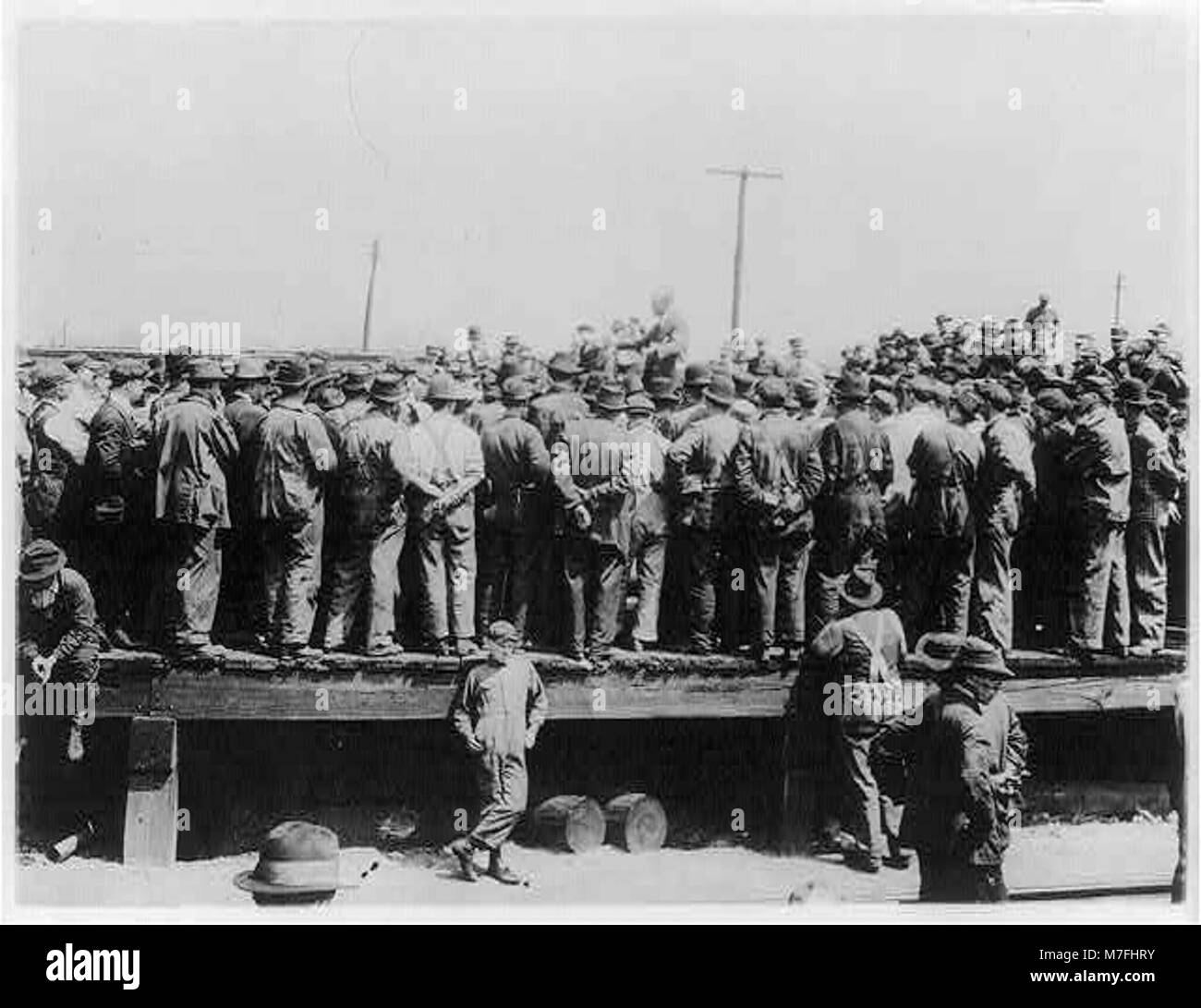 Questa fotografia raffigura una scena dello sciopero dell'acciaio, una disputa sul lavoro che ha evidenziato le tensioni nell'industria siderurgica. Lo sciopero fu un evento significativo nella storia del lavoro americano. Foto Stock