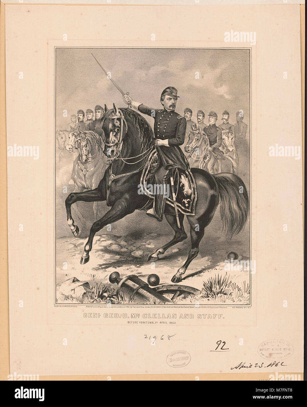 Una fotografia storica del generale George B. McClellan e del suo staff prima di Yorktown, Virginia, durante la guerra civile nell'aprile 1862, catturando un momento chiave nella storia militare. Foto Stock