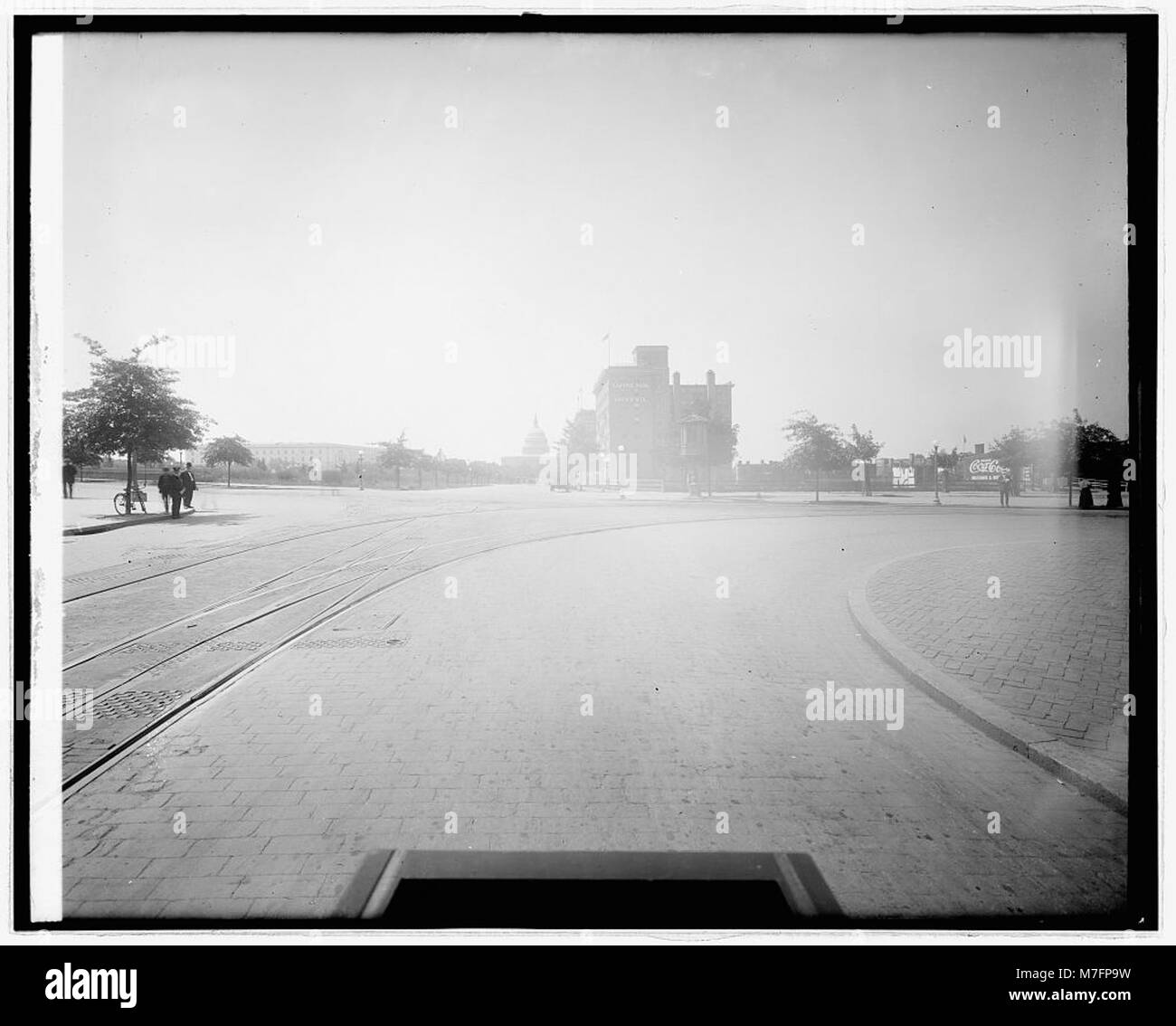 Una fotografia della plaza presso la Union Station di Washington, D.C. questo iconico hub dei trasporti è un punto di riferimento storico e funge da importante terminal ferroviario della città. Foto Stock