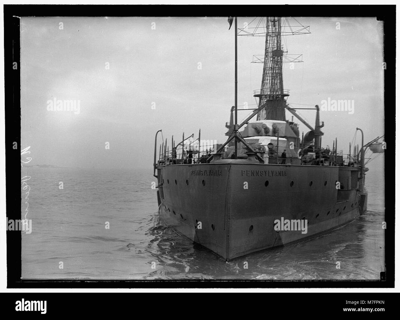 Una fotografia storica della USS Pennsylvania, che mette in evidenza il design e il significato della nave per la storia navale durante il suo servizio attivo. Foto Stock