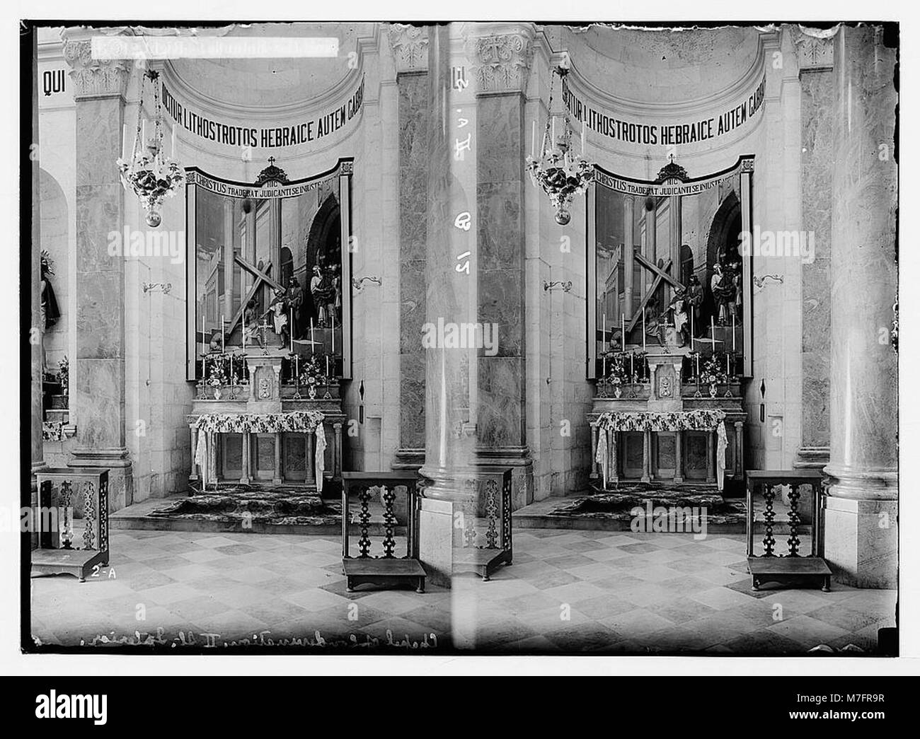 La via dolorosa, che parte dalla porta di Santo Stefano, con la Cappella di condanna che segna un punto significativo nella storia religiosa cristiana. Foto Stock