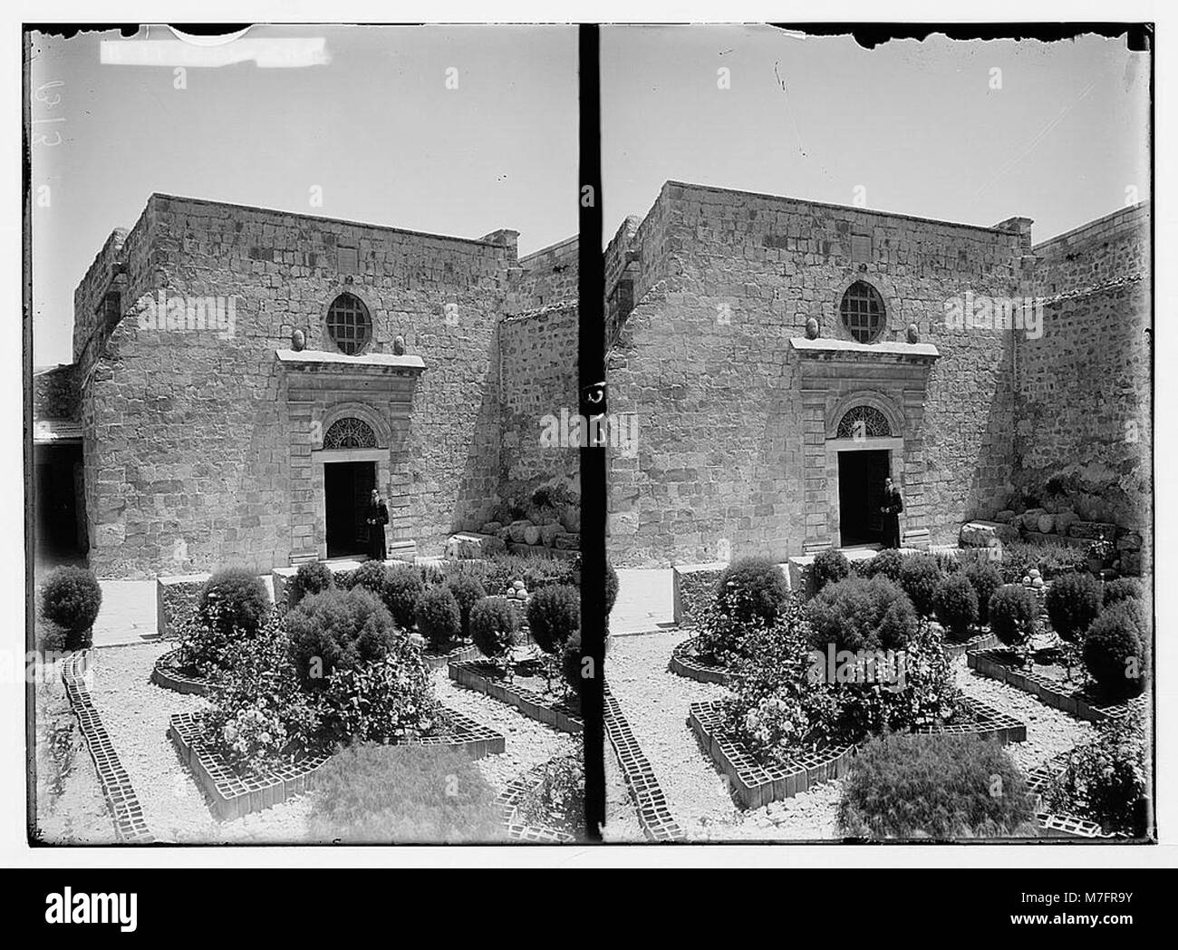Una fotografia della via dolorosa, che inizia dalla porta di Santo Stefano e include il Chiostro di Scourging. L'immagine cattura questi significativi siti religiosi a Gerusalemme. Foto Stock