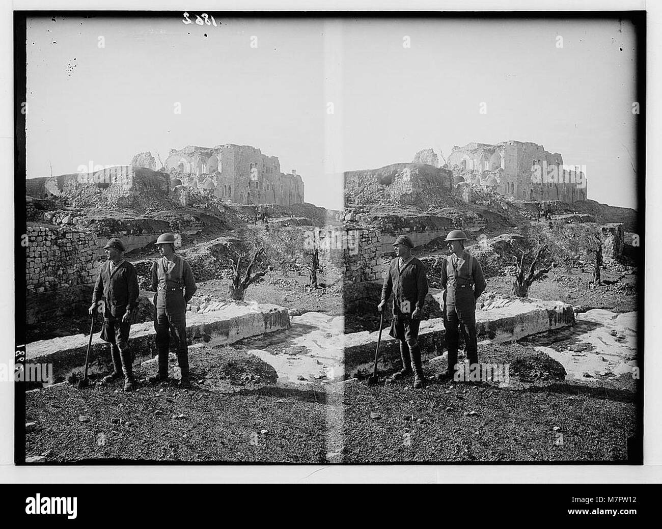 La guerra viste Neby Samuel (Mitspah). Ha rovinato la moschea, veduta distante. LOC matpc.02237 Foto Stock