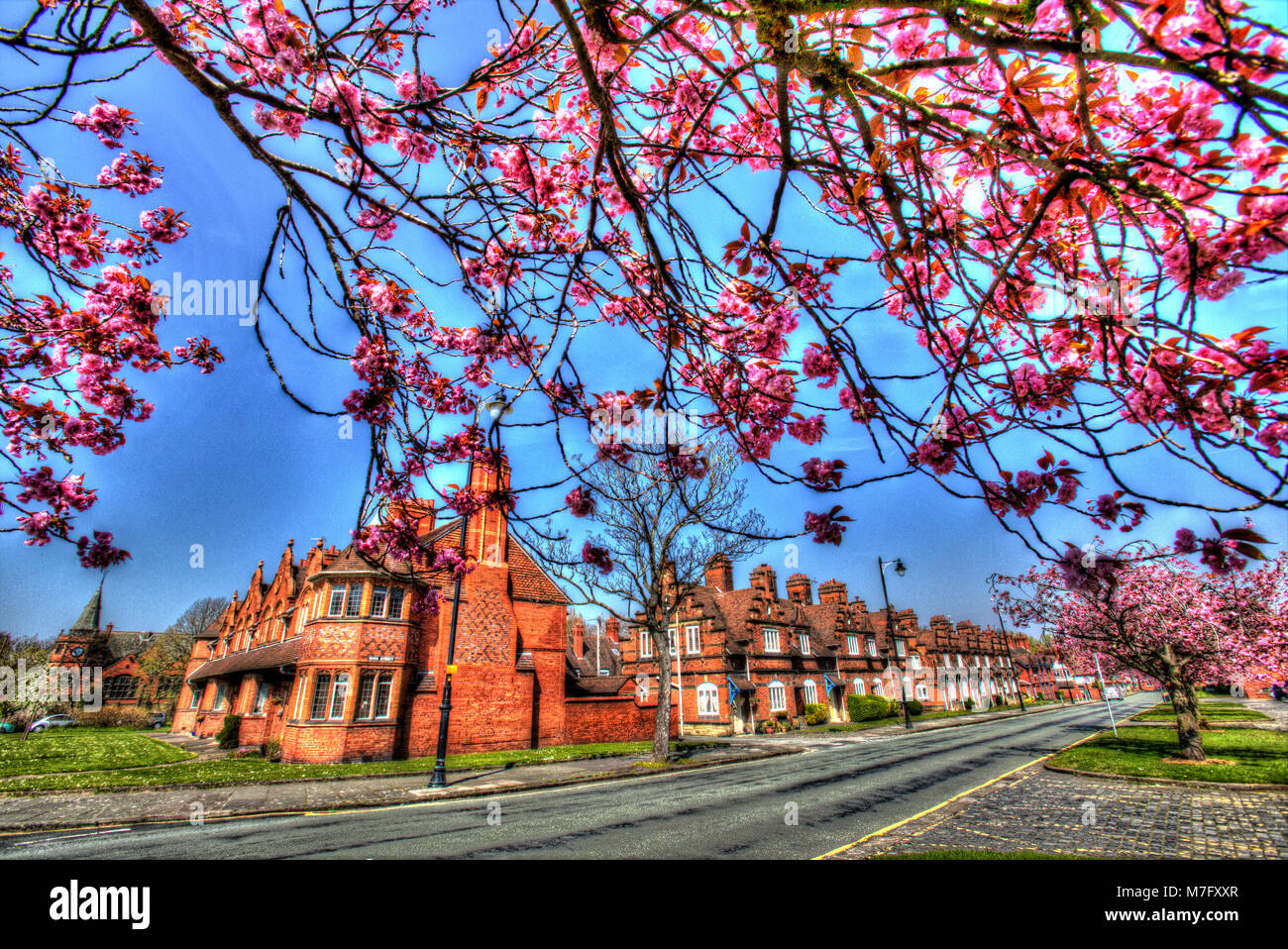 Villaggio di Port Sunlight, Inghilterra. Molla artistico vista di Wood Street cottages in Port Sunlight. Foto Stock