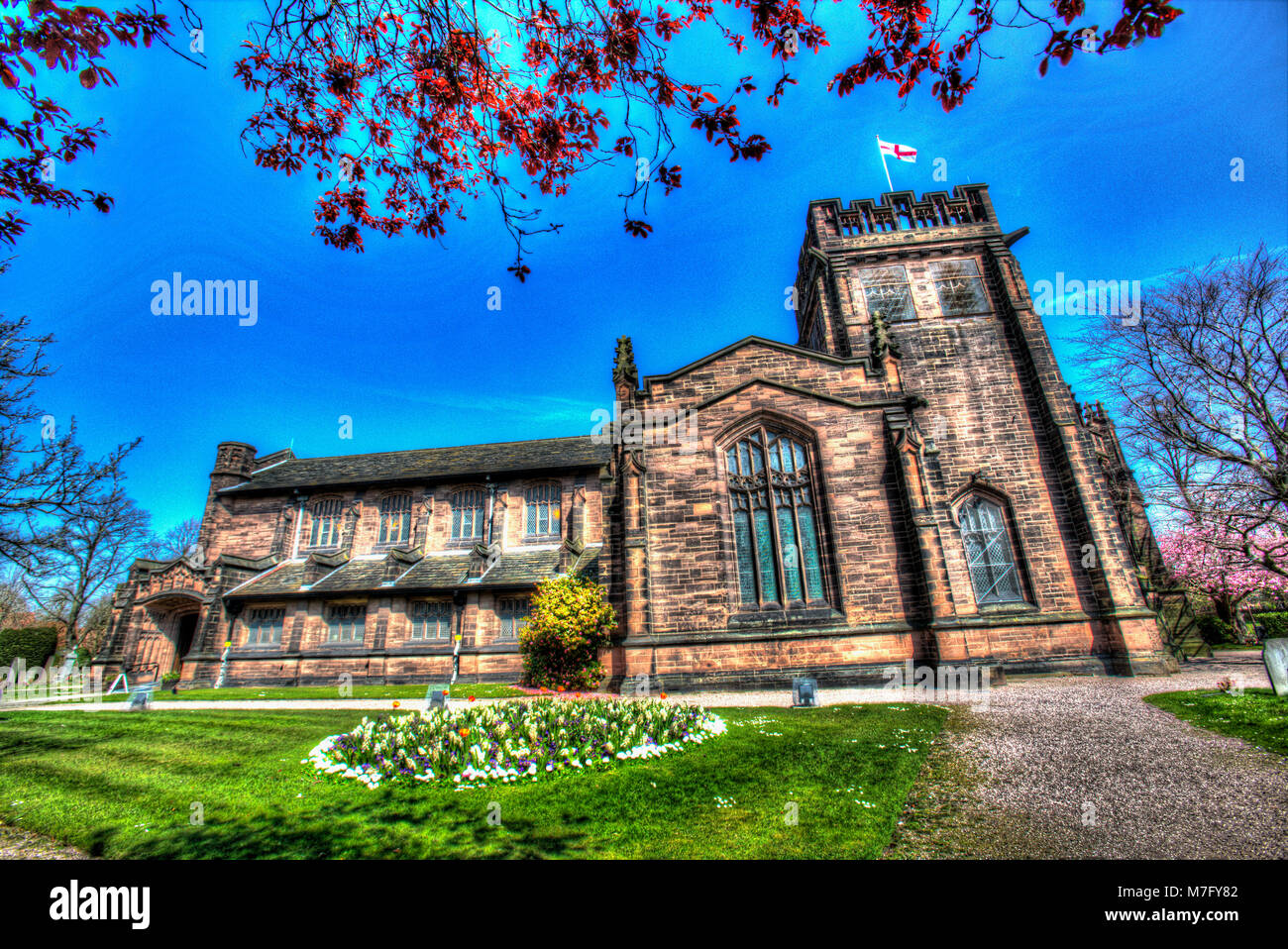 Villaggio di Port Sunlight, Inghilterra. Molla artistico vista di Port Sunlight la Chiesa di Cristo. Foto Stock
