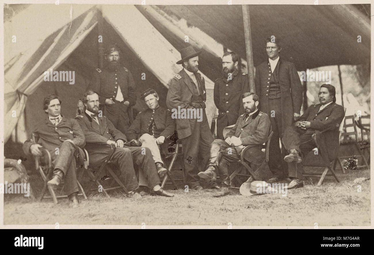 Una fotografia del generale Ulysses S. Grant con il suo staff a City Point durante l'estate del 1864, che fornisce un resoconto visivo delle figure chiave della guerra civile. Foto Stock