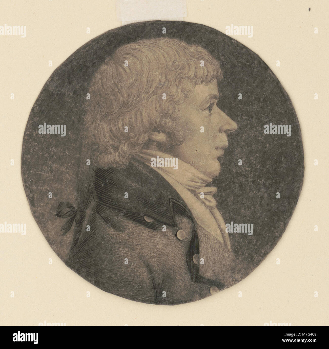 Un ritratto a testa e spalle di un uomo non identificato, catturato con una vista del profilo a destra, che conserva la sua somiglianza per la cronaca storica. Foto Stock