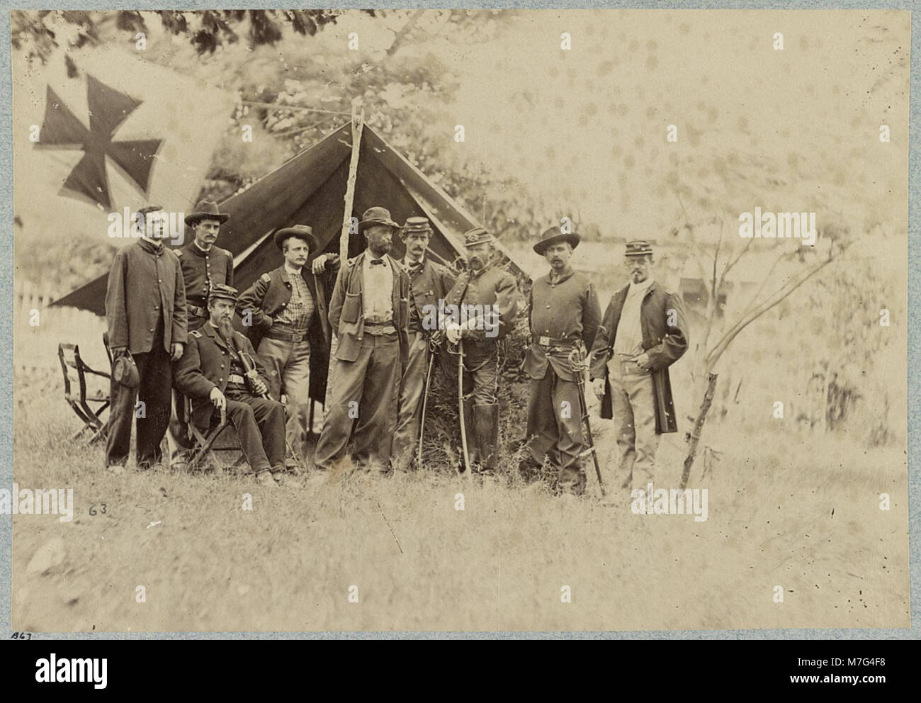 Una fotografia del maggiore generale Charles Griffin con il suo staff, presa come parte di un documento storico militare. Foto Stock