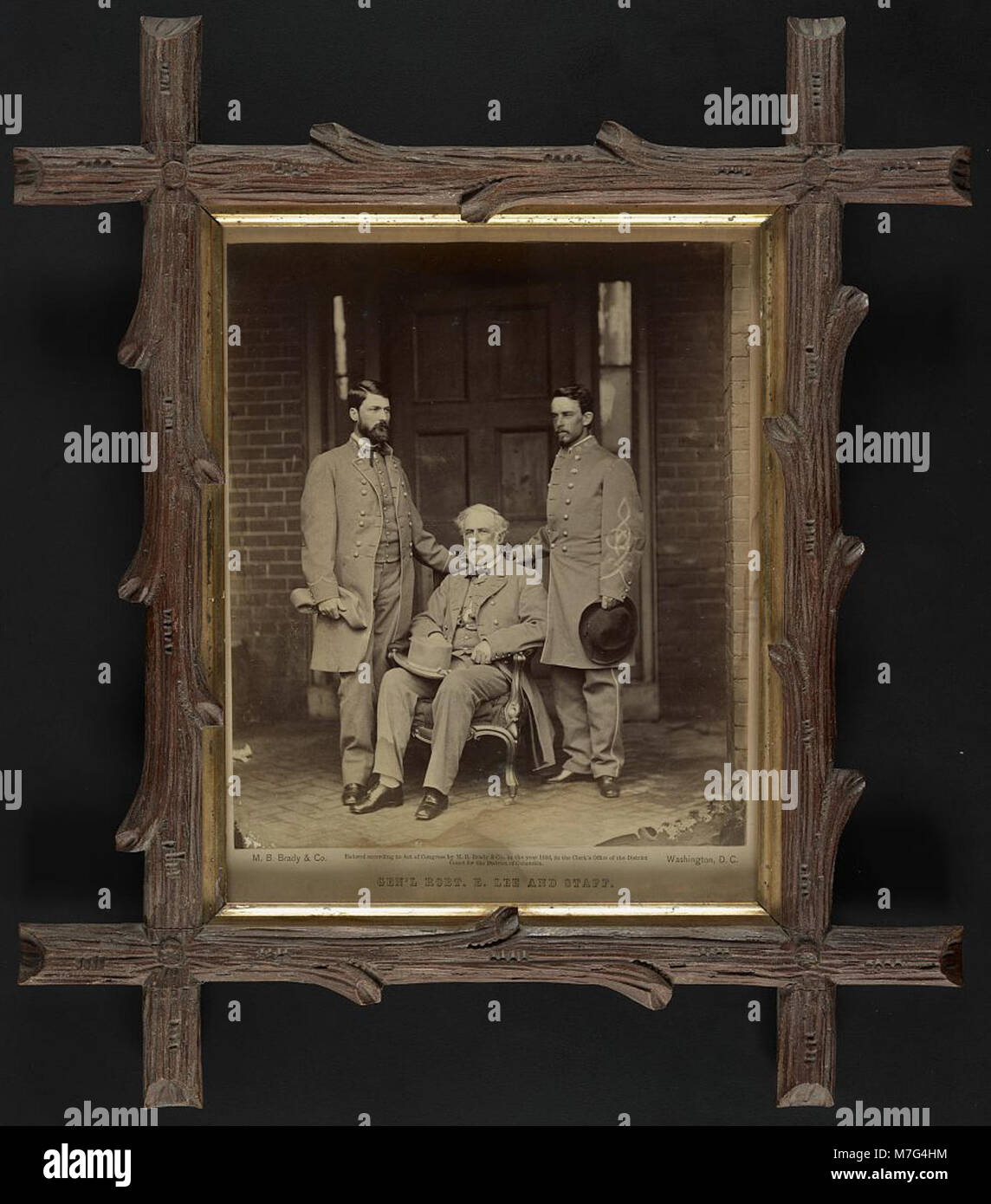 Una fotografia del generale Robert E. Lee e del suo staff, catturata da M. B. Brady & Co. A Washington, D.C., che documenta la leadership confederata durante la guerra civile. Foto Stock