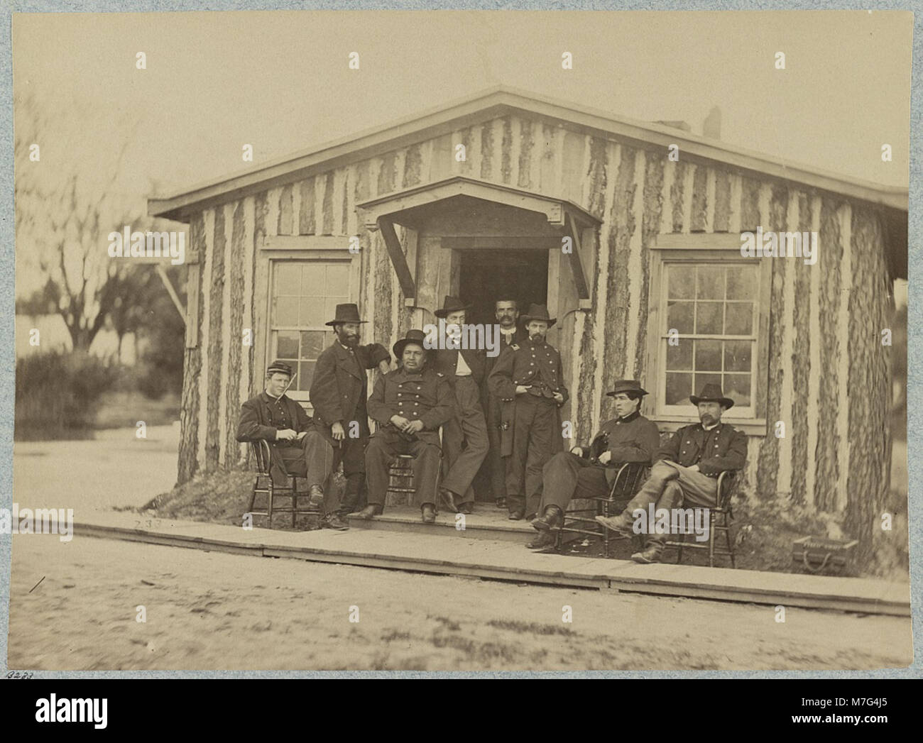Una fotografia degli ufficiali che prestarono servizio nello staff del generale Ulysses S. Grant a City Point, Virginia, nel marzo 1865. Questa immagine cattura le figure militari chiave delle fasi finali della guerra civile americana. Foto Stock
