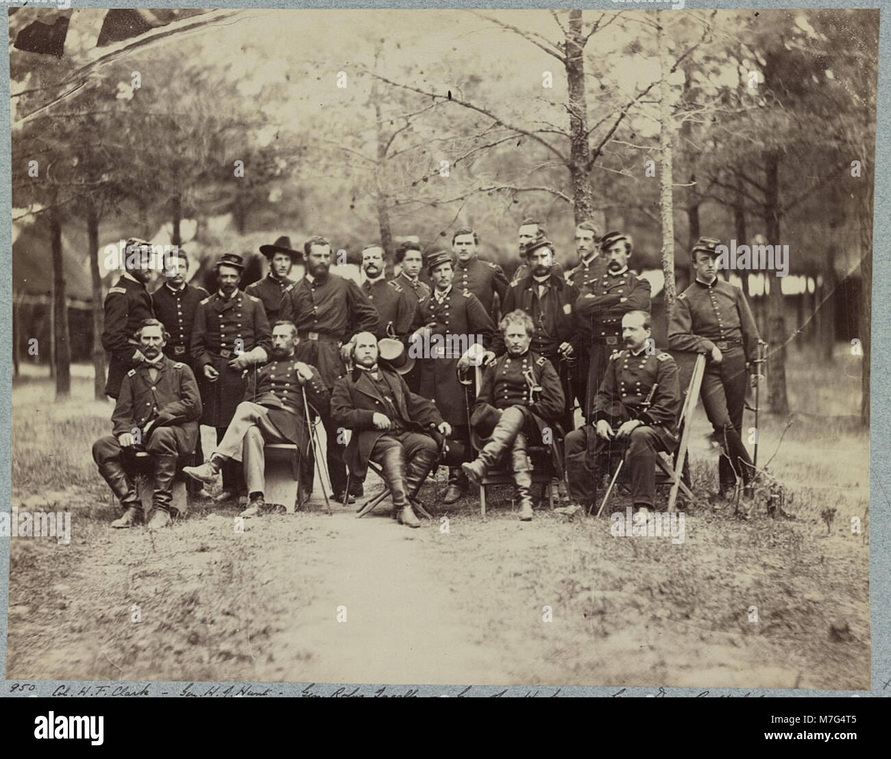 Una fotografia del generale Joseph Hooker con il suo staff a Falmouth, Virginia, durante la guerra di secessione americana nel giugno 1863. L'immagine cattura la leadership militare e il contesto della guerra durante le operazioni dell'esercito dell'Unione nella regione. Foto Stock