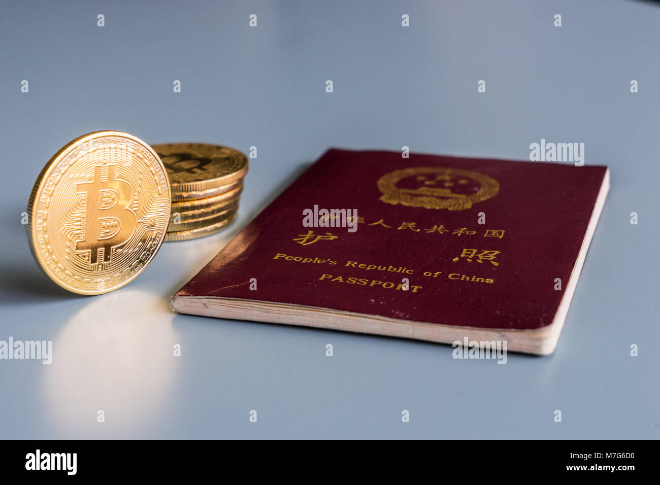 Passaporto cinese con bitcoins Foto Stock