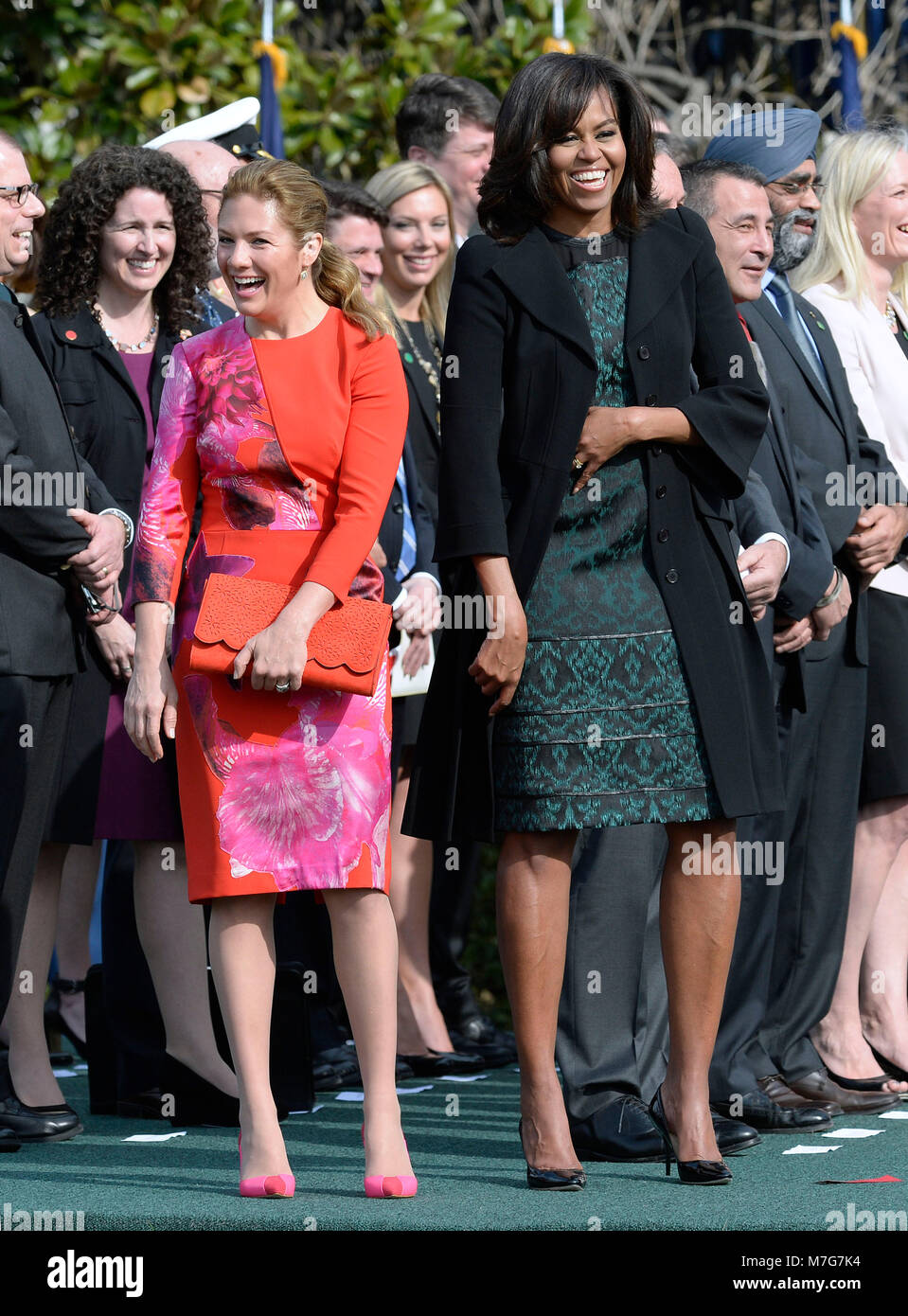 La First Lady Michelle Obama e la sig.ra Sophie GrÈgoire Trudeau condividere una risata durante una cerimonia alla Casa Bianca per una visita ufficiale Marzo 10, 2016 a Washington, D.C. Credito: Olivier Douliery / Pool via CNP/MediaPunch Foto Stock