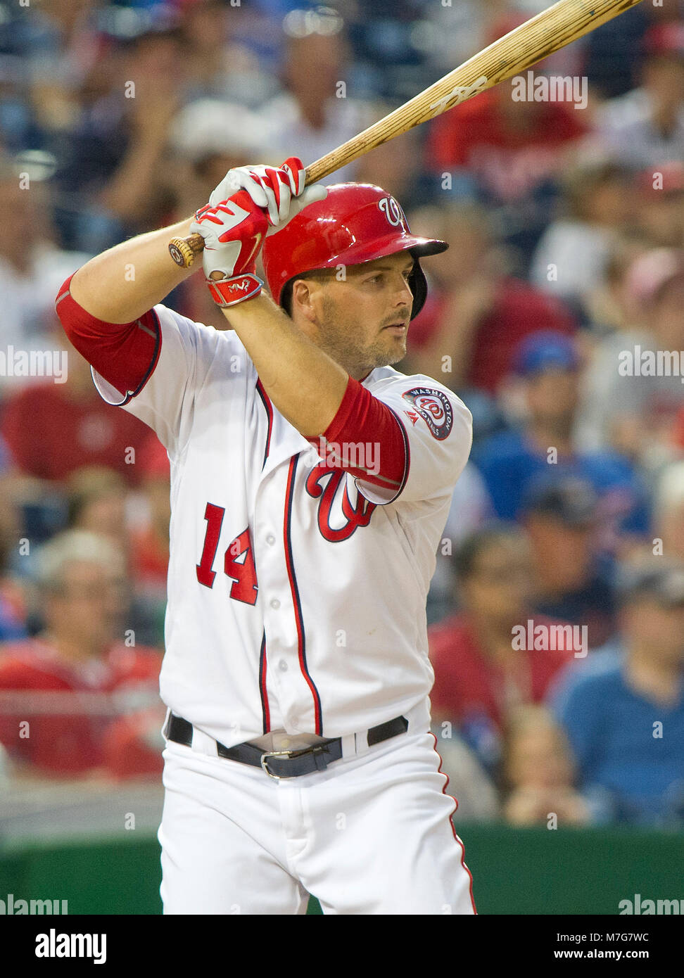 Cittadini di Washington center fielder Chris Heisey (14) pizzico hits nel dodicesimo inning contro il Chicago Cubs a cittadini Park a Washington D.C. il Mercoledì, 15 giugno 2016. I cittadini hanno vinto il gioco 5 - 4 in 12 inning. Credito: Ron Sachs / CNP/MediaPunch ***per solo uso editoriale*** Foto Stock