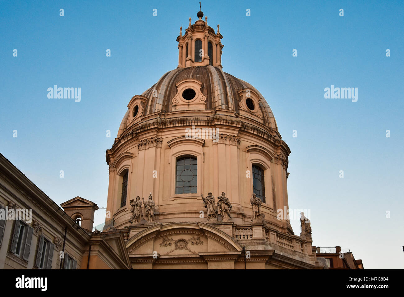 Cupola della chiesa del Santissimo Nome di Maria al Foro Traiano. Roma, Italia Foto Stock
