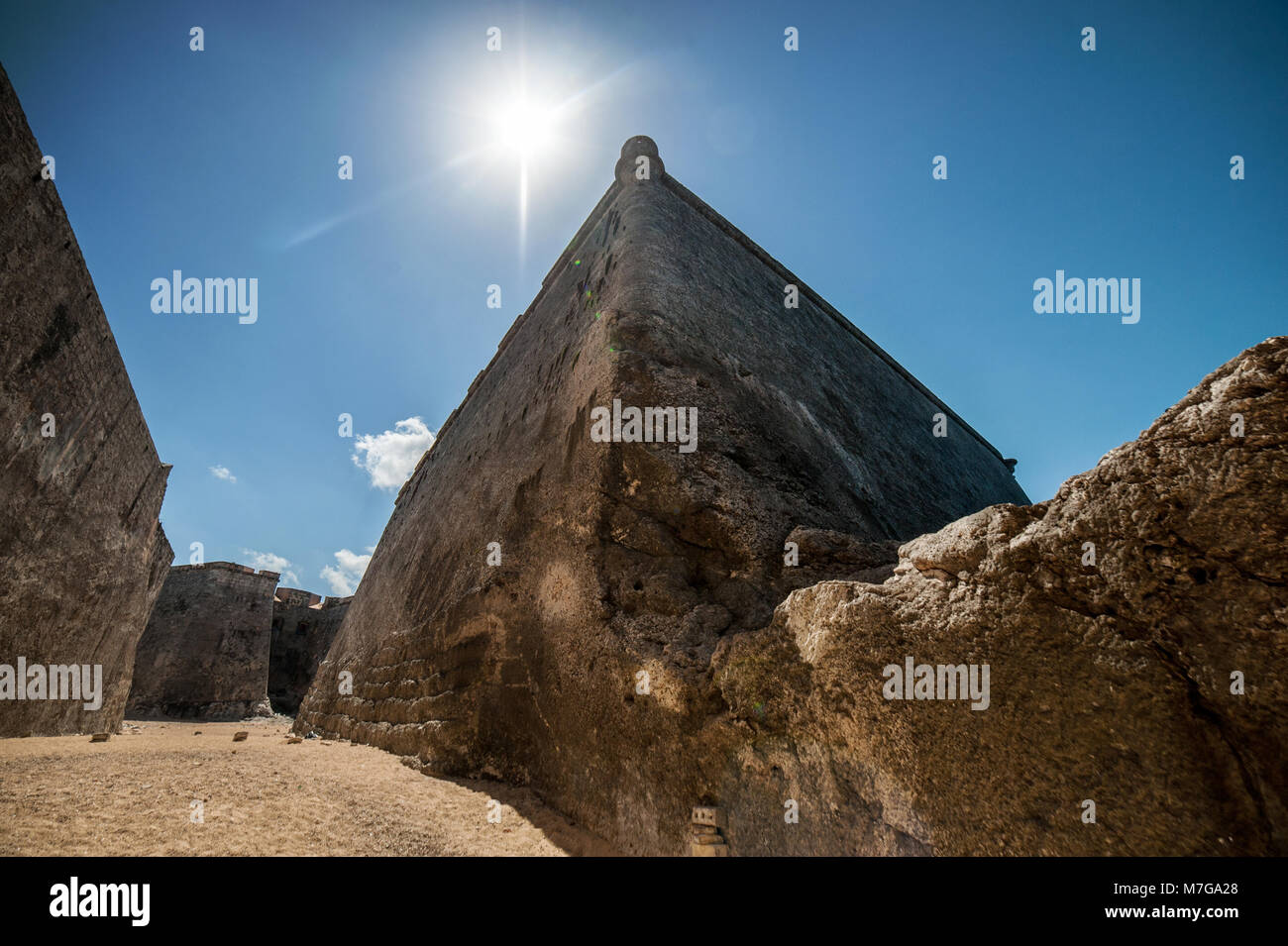 Ampio angolo di visione delle fortificazioni a El Morro, la cinquecentesca fortezza spagnola di Havana, Cuba Foto Stock