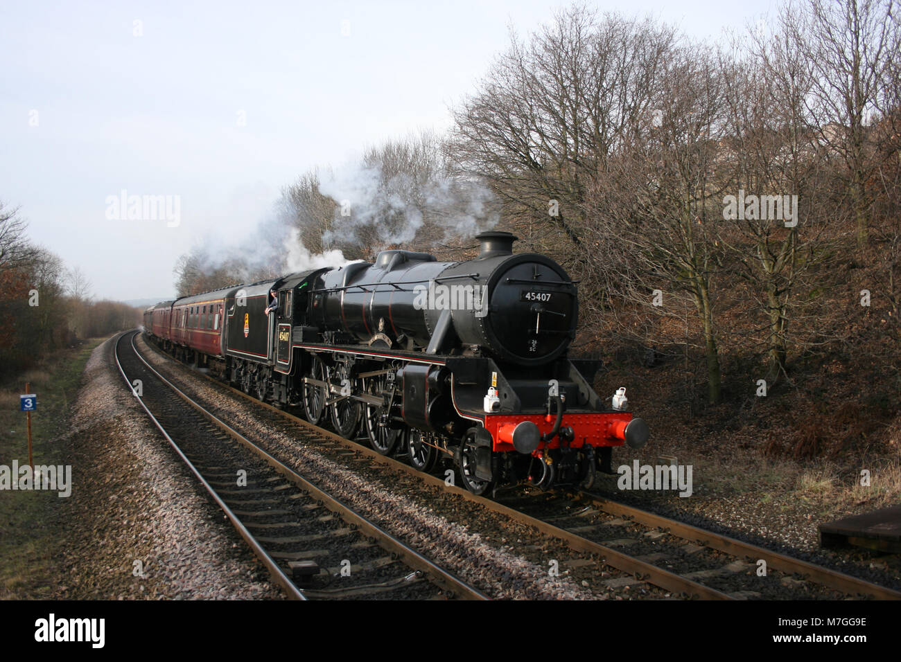 Nero cinque locomotiva a vapore numero 45407 a Deighton sul mulino di cotone Express treno charter 31 Gennaio 2007 - Deighton, nello Yorkshire, Regno Unito Foto Stock