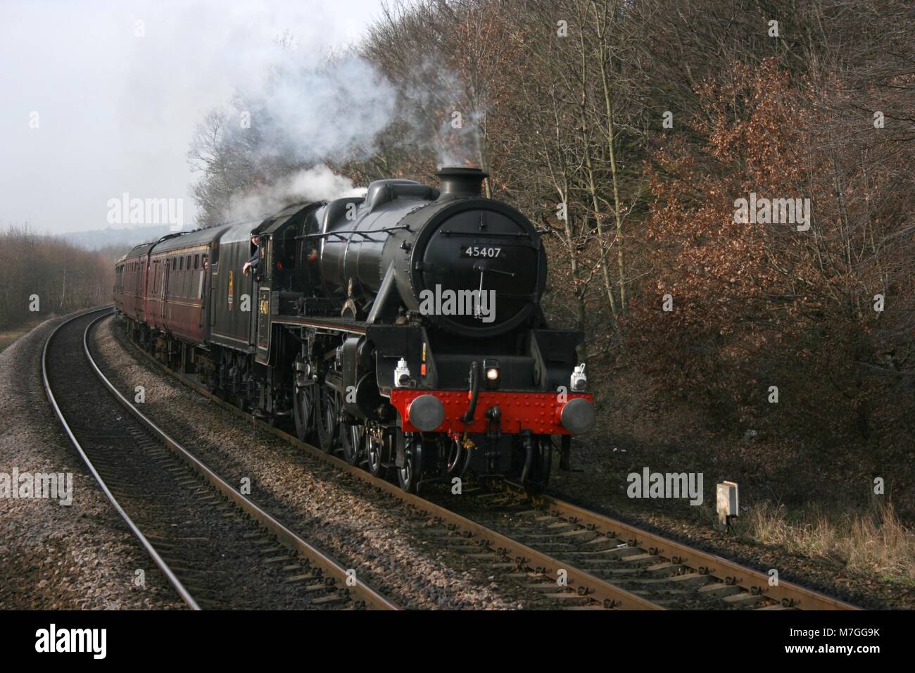 Nero cinque locomotiva a vapore numero 45407 a Deighton sul mulino di cotone Express treno charter 31 Gennaio 2007 - Deighton, nello Yorkshire, Regno Unito Foto Stock