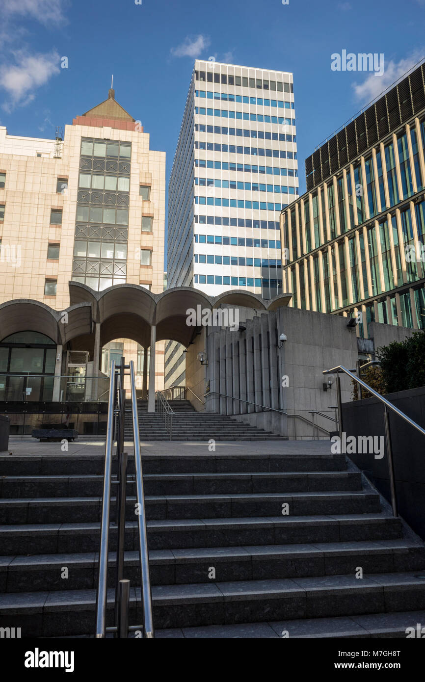 Post-moderna città luogo Casa modernista e torre di città da Burnett Tait & Partners visto da fasi di 65 BASINGHALL STREET, City of London, Regno Unito Foto Stock