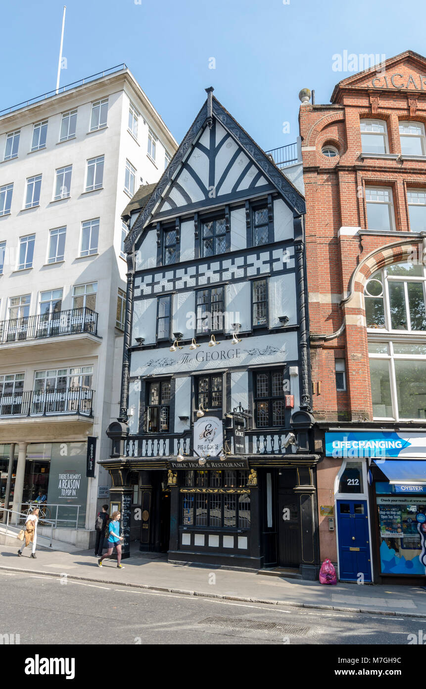 Il George pub public house sullo Strand, città di Londra, Regno Unito Foto Stock