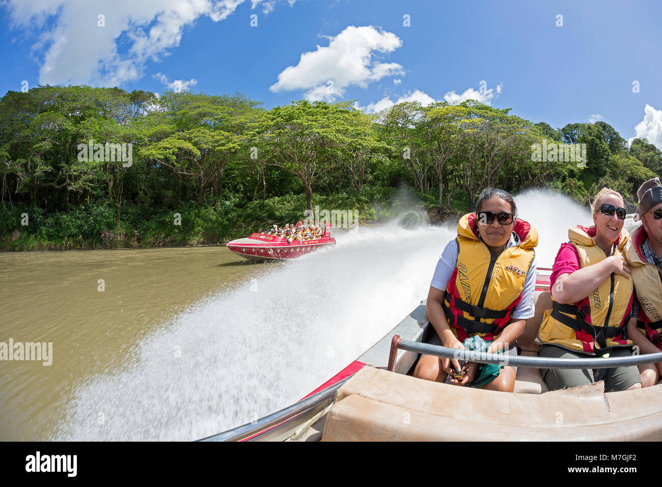 Il Sigatoka River Safari è Fiji getto originale-safari in barca. Un eco/avventura culturale nel cuore e anima di Figi, a bordo personalizzata a getto di safari Foto Stock