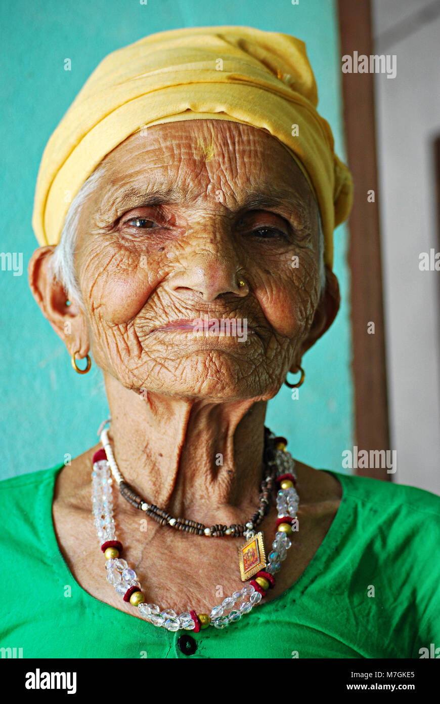 Ritratto di signora anziana, Nepal Foto Stock