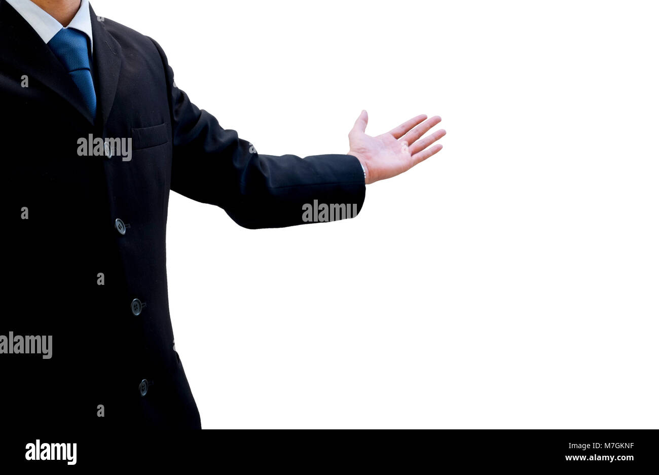 Imprenditore in grigio scuro suit aprendo il suo braccio al presente qualcosa, business, successo, progetto o altro. Foto Stock