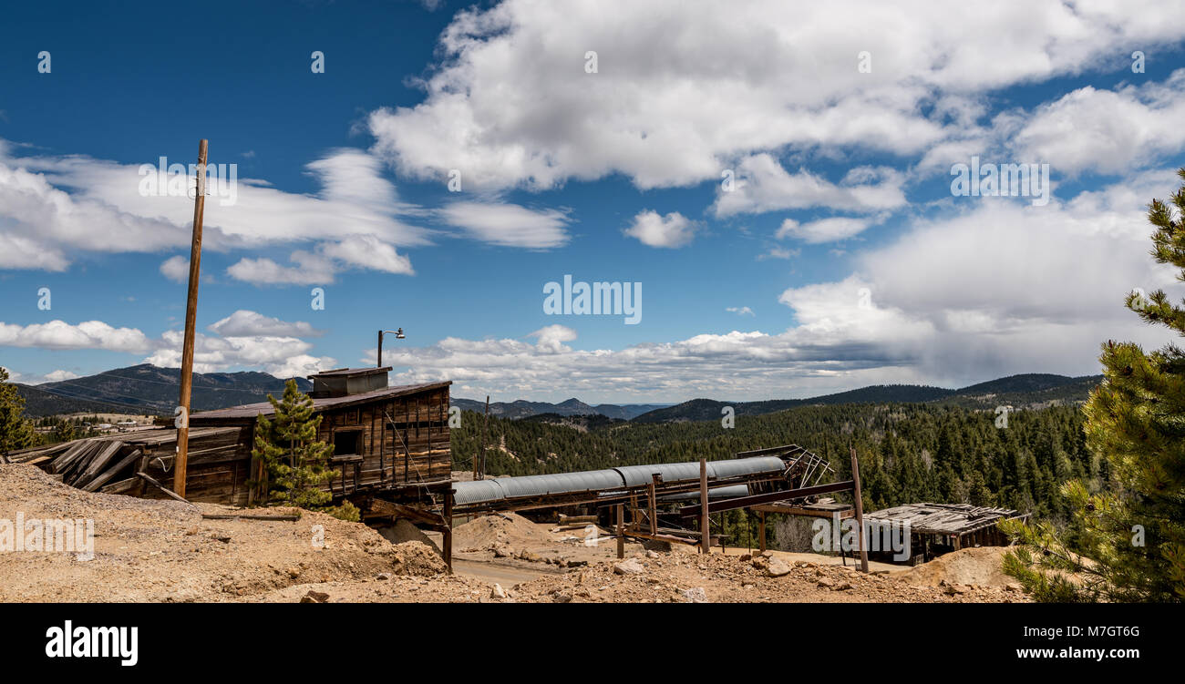 Struttura di legno usato per le attività minerarie in Colorado Foto Stock