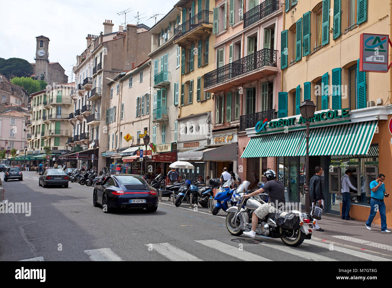 Streetlife at old town Le Suquet, Cannes, Costa Azzurra, Francia del Sud, Francia, Europa Foto Stock