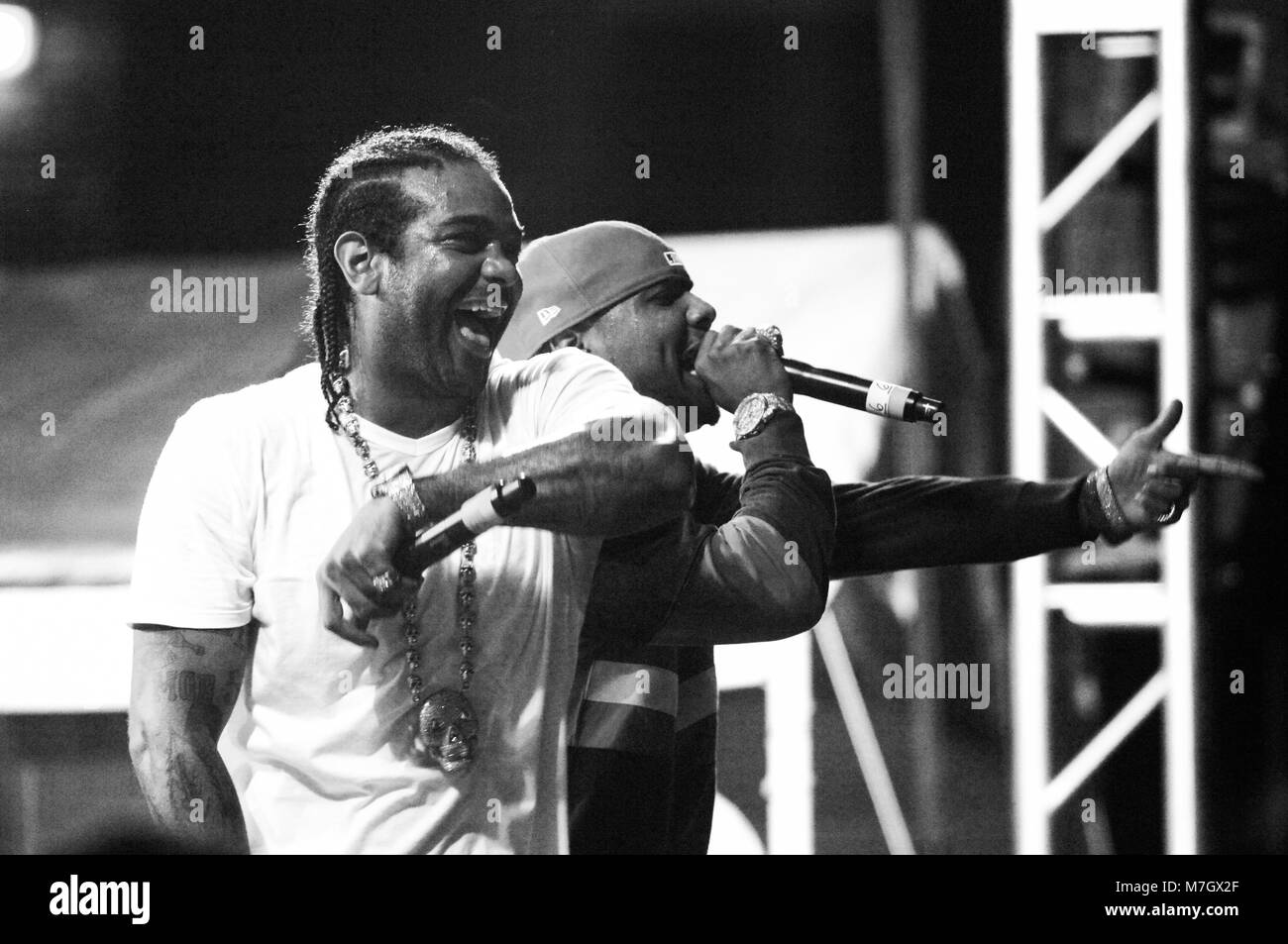 (L-R) Rapper Jim Jones e Juelz Santana di Dipset eseguire a questo è di 50 Festival a Governor's Island il 3 ottobre 2009 a New York. Foto Stock