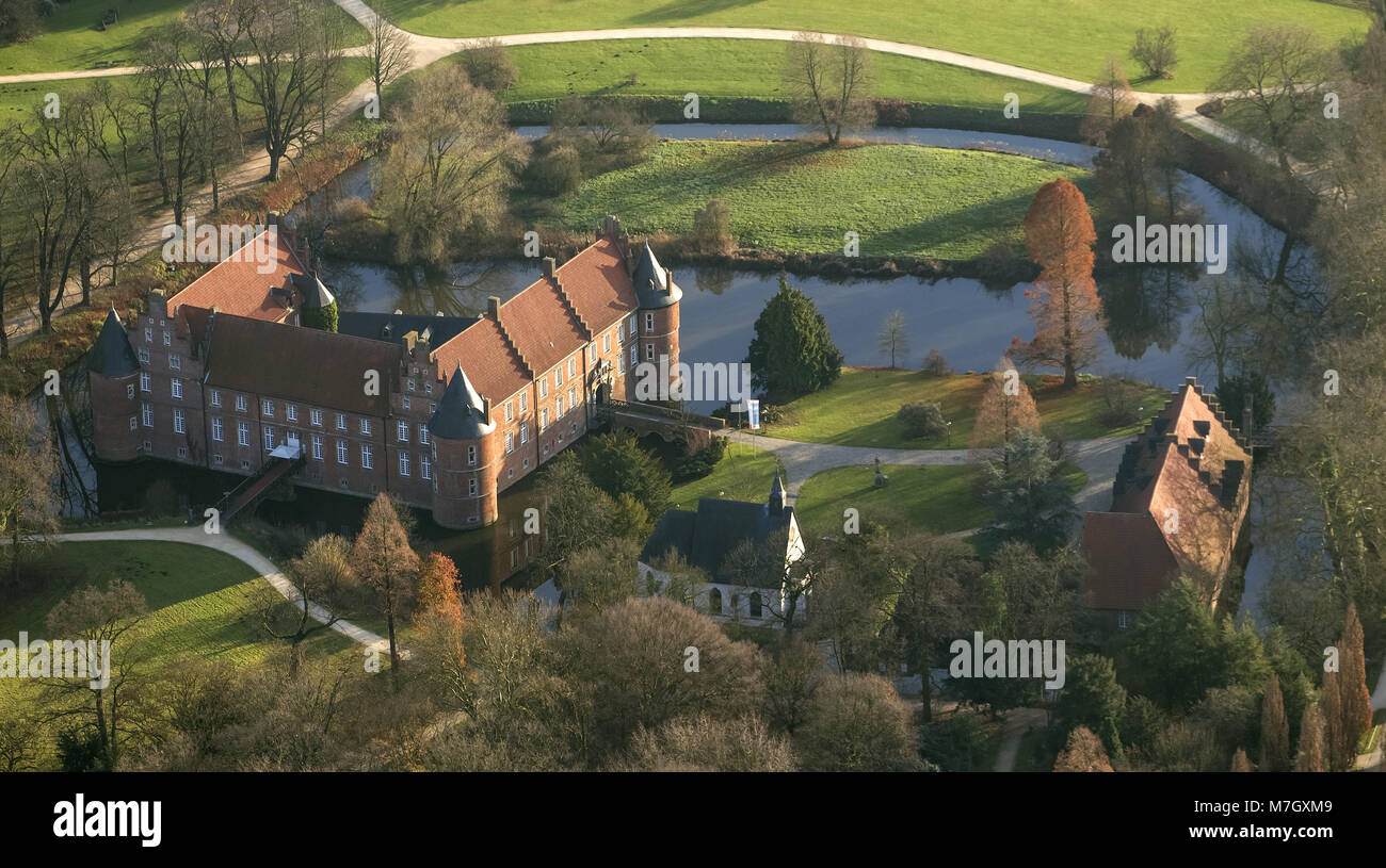 Vista aerea, Schloss Herten, moated il castello nei giardini barocchi, Herten, la zona della Ruhr, Renania settentrionale-Vestfalia, Germania, Europa, uccelli-eyes view, antenna Foto Stock