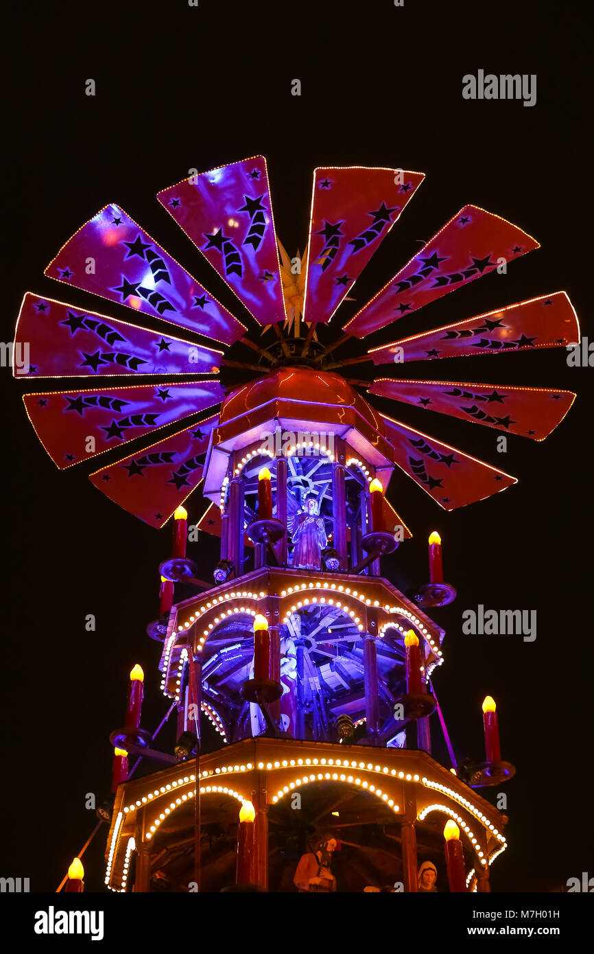 Decorazione di Natale in piazza Alexanderplatz mercatino di natale, Berlino, Germania Foto Stock