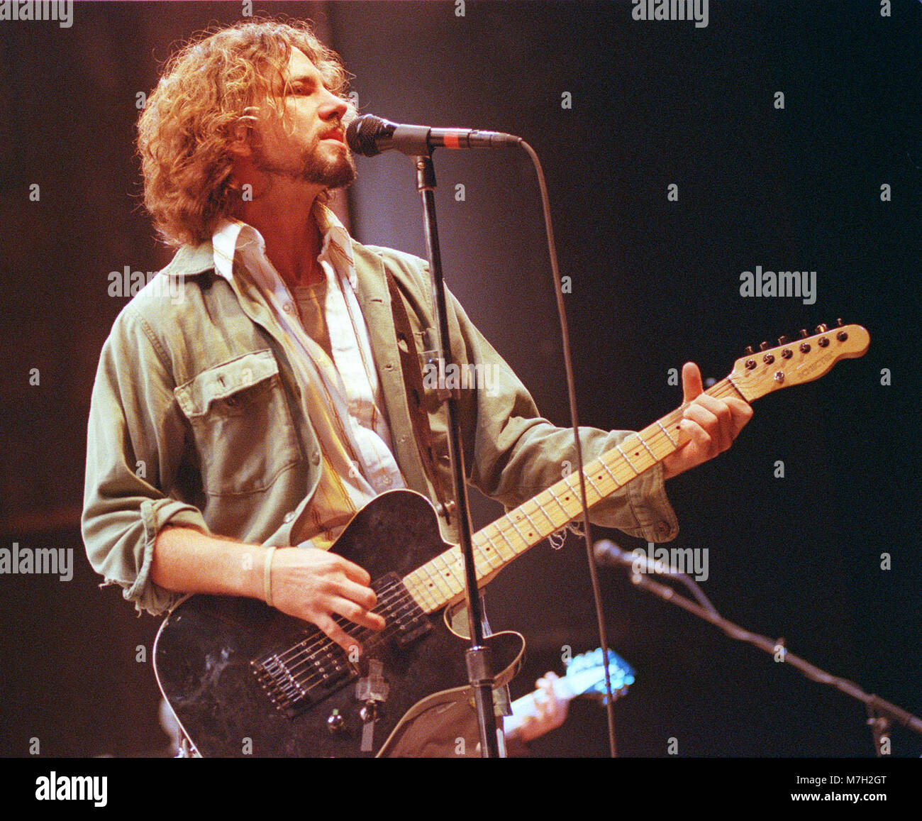 PEARL JAM di Eddie Vedder IN CONCERTO PRESSO IL CENTRO TWEETER IN MANSFIELD MA USA 8-29-2000 FOTO BILL BELKNAP Foto Stock