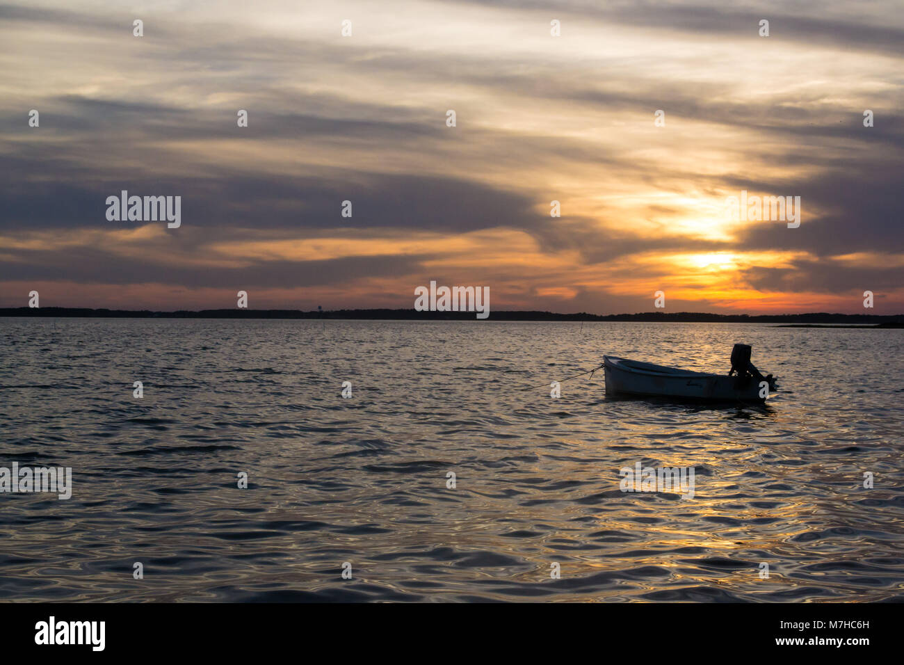 La vita in spiaggia con tramonti e la pesca. Trovato sulla costa di cristallo, Carolina del Nord, Isola di Smeraldo e boghe Suono. Bellissima e tranquilla. vacanza, la vita Foto Stock