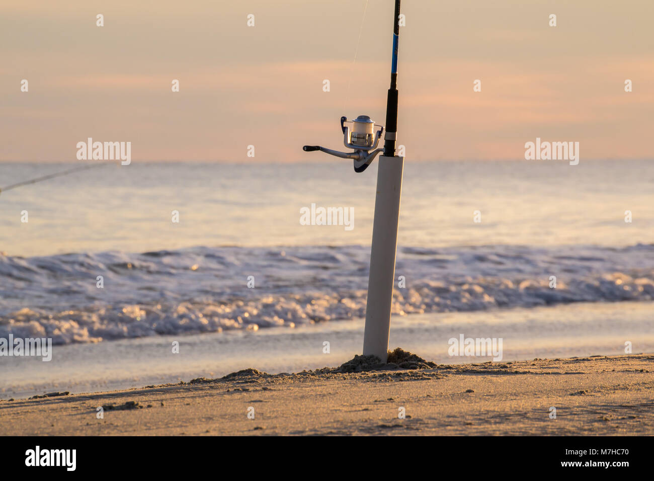La vita in spiaggia con tramonti e la pesca. Trovato sulla costa di cristallo, Carolina del Nord, Isola di Smeraldo e boghe Suono. Bellissima e tranquilla. vacanza, la vita Foto Stock