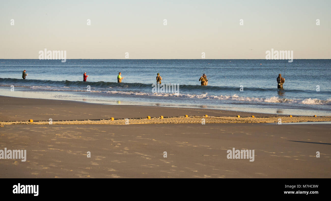 La vita in spiaggia con tramonti e la pesca. Trovato sulla costa di cristallo, Carolina del Nord, Isola di Smeraldo e boghe Suono. Bellissima e tranquilla. vacanza, la vita Foto Stock